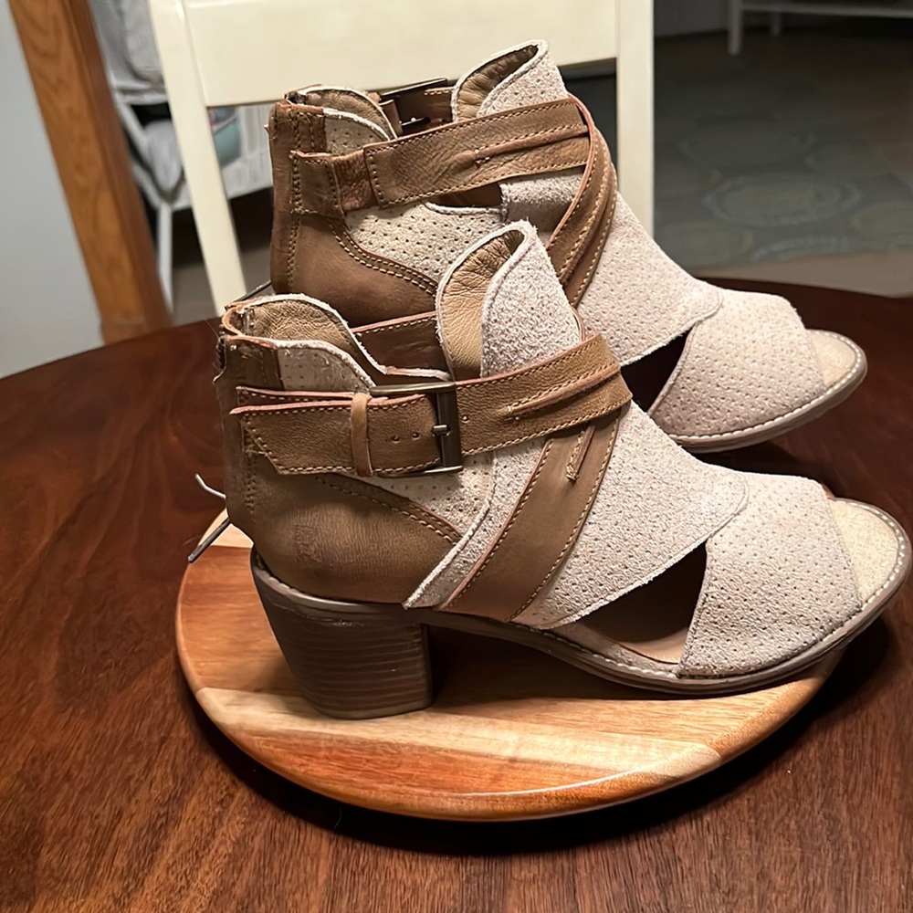 Roan Natalie size 8.5 heeled booties